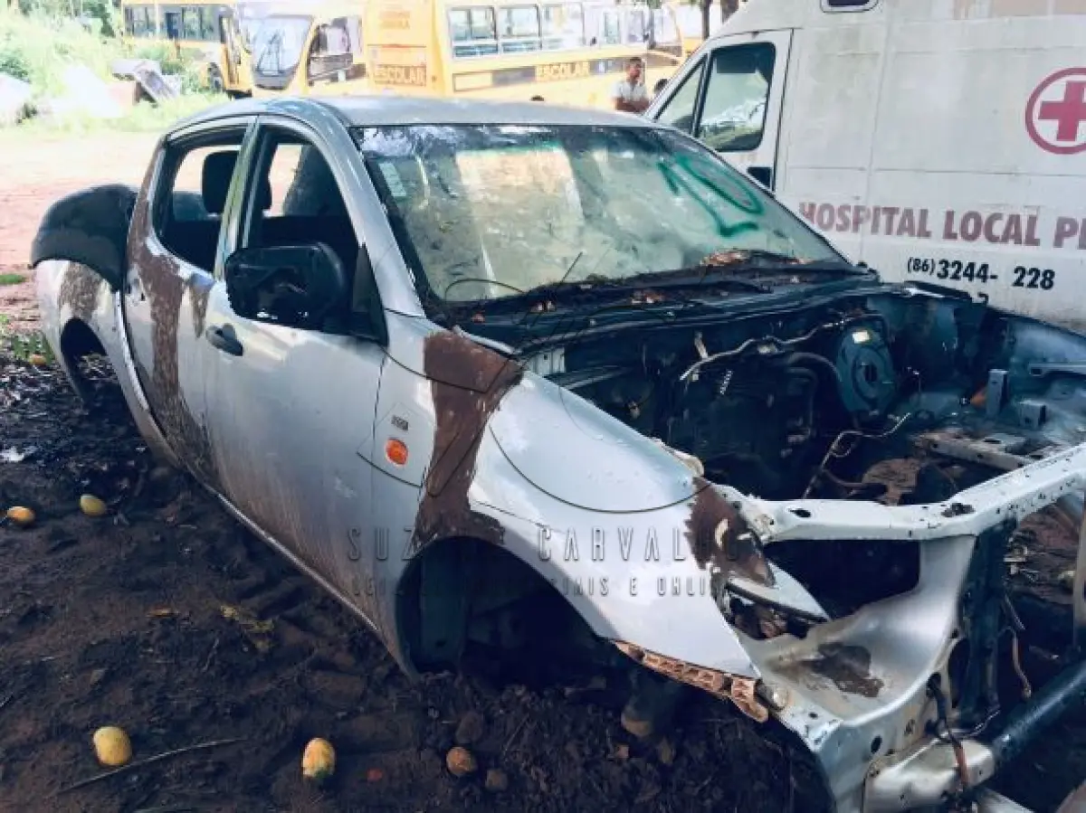 LOTE 010 - Sucata Mitisubishi, MMC/Triton L200, cor prata, (Sem documentação para transferência, por ser sucata).