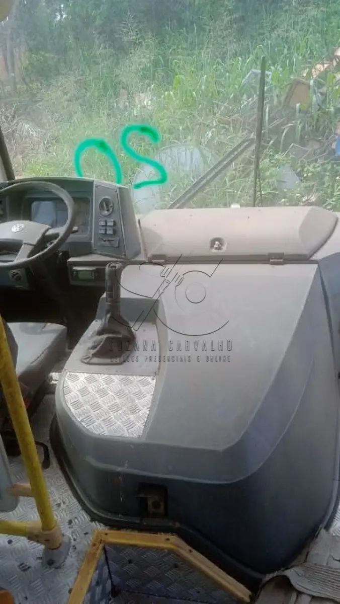 LOTE 020 - Sucata de Ônibus VW/15-190, cor amarela, s/placa. (Sem documentação para transferência, por ser sucata).
