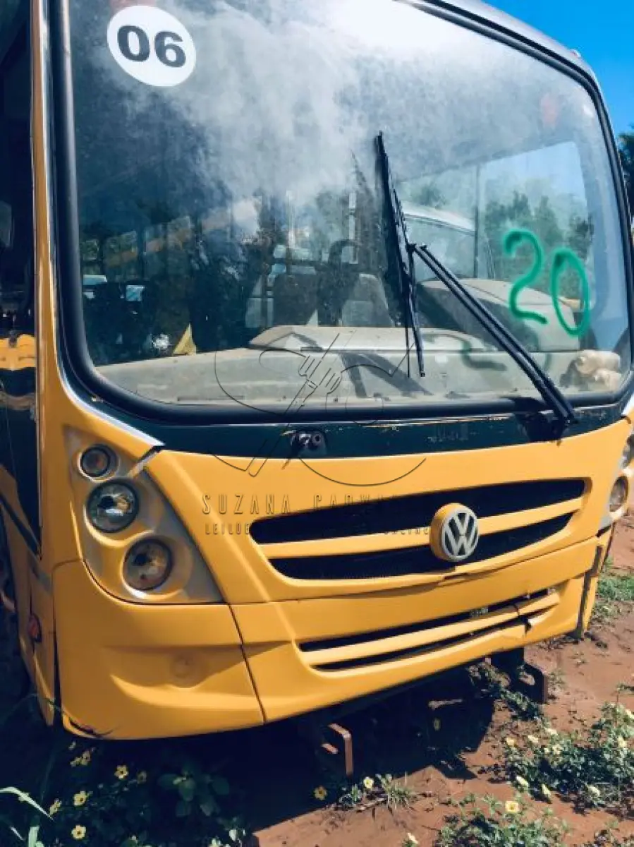 LOTE 020 - Sucata de Ônibus VW/15-190, cor amarela, s/placa. (Sem documentação para transferência, por ser sucata).