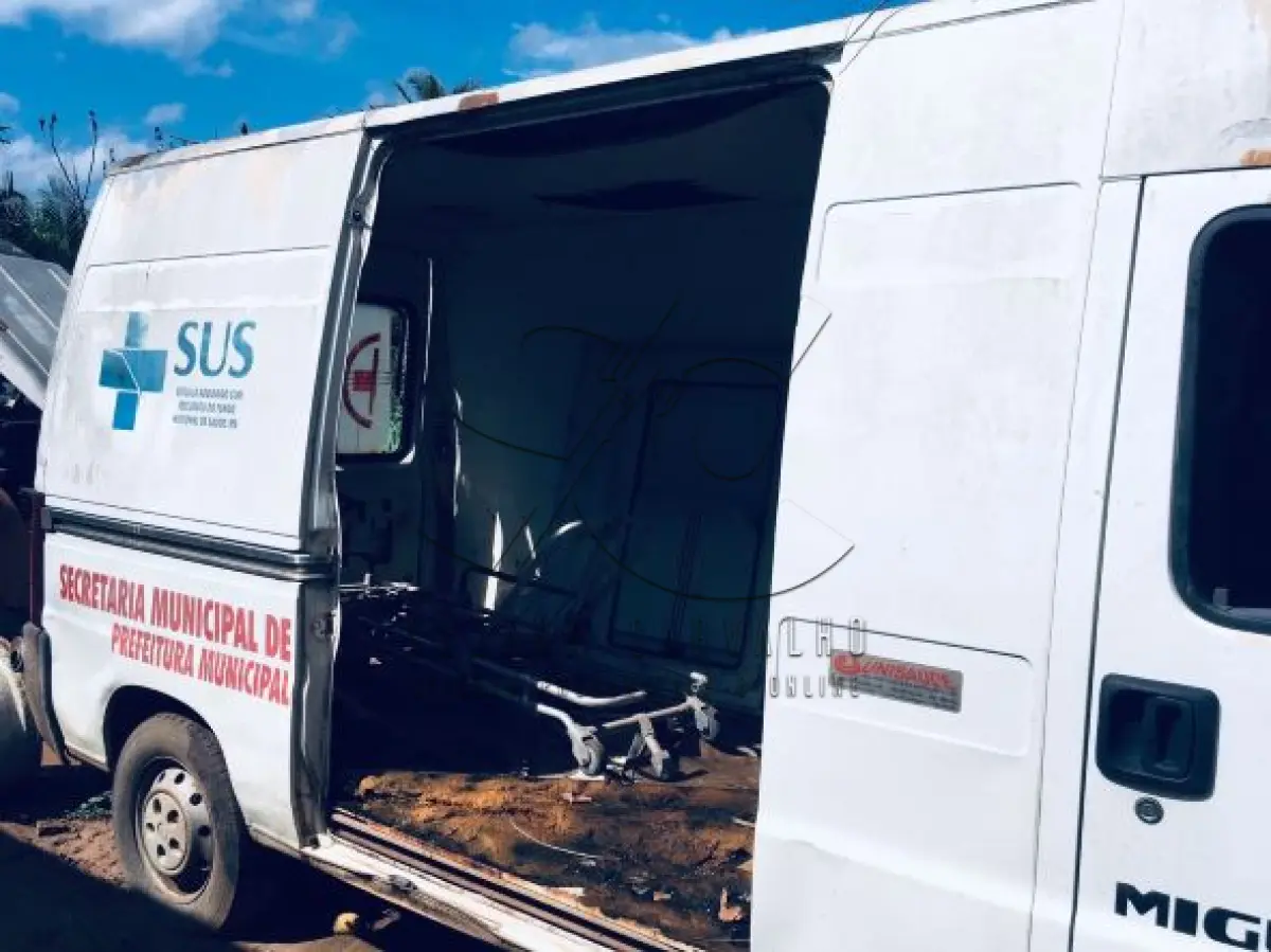 LOTE 007 - Ambulância Peugeot Boxer, cor branca, Placa LVO-3322, a diesel, ano fab/mod 2005/2006, chassi 936ZCPMNC62002913, Renavam 882479385(Transferência por Declaração - S/CRV) DPVAT R$ 5,76