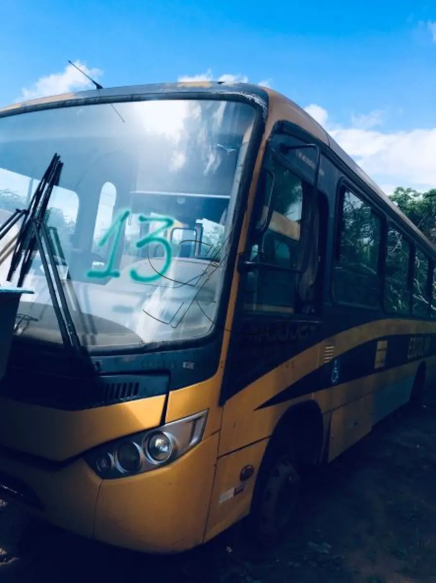 LOTE 013 - VW/ 15.190, Ônibus escolar, cor amarela, placa OUD-8548, a diesel, ano fab/mod. 2012/2013, chassi 9532E82WXDR307635, Renavam 506205657 (Transferência por Declaração - S/CRV). DPVAT 8,08 + MULTAS 85,12