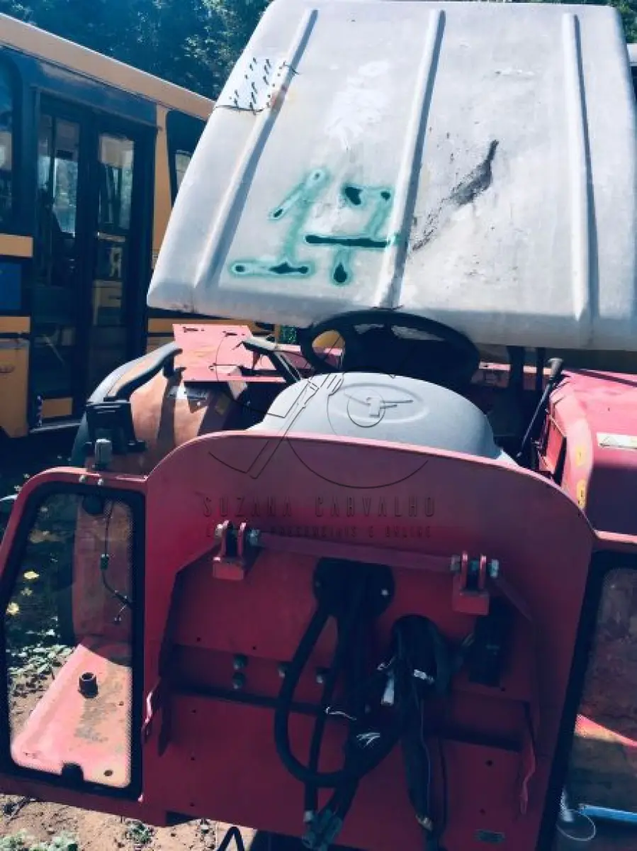 LOTE 017 - Sucata Trator de rodas mr. Coyote 4475, 4x4, modelo CT 4475 turbo.