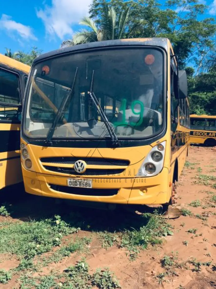 LOTE 019 - Ônibus VW/15-190, cor amarela, Placa OUD-8588, a diesel, cor amarela, ano fab/mod. 2012/2013, chassi 9532E82W9DR306962, Renavam 506206530. (Transferência por Declaração - S/CRV). DPVAT R$ 8,08 + MULTAS R$ 443,27