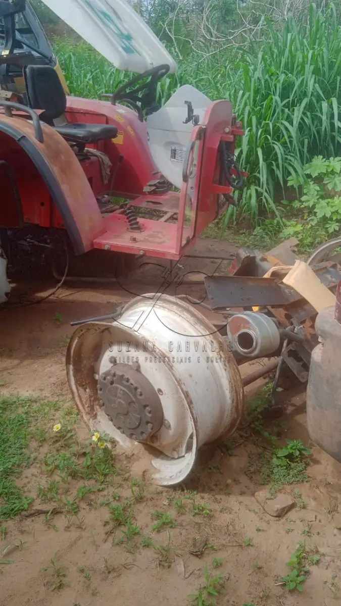 LOTE 017 - Sucata Trator de rodas mr. Coyote 4475, 4x4, modelo CT 4475 turbo.