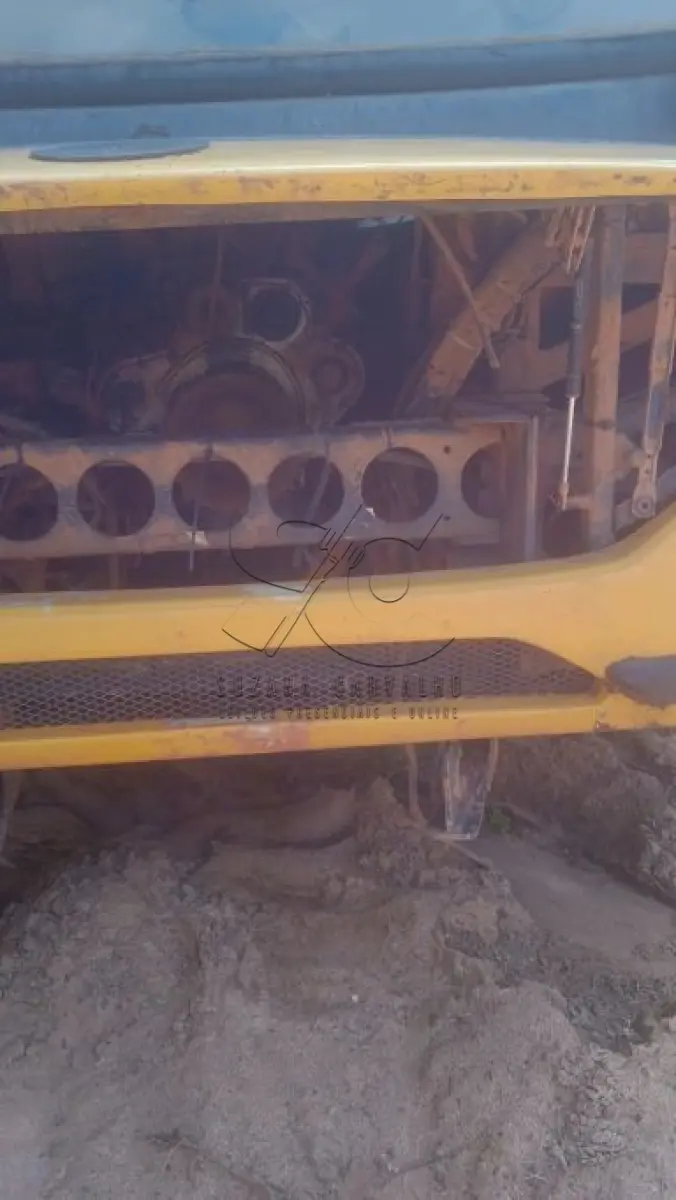 LOTE 009 - Sucata Ônibus escolar, cor amarela, VW mod. 15-190. (Sem documentação para transferência, por ser sucata).