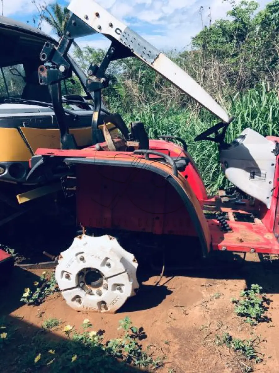 LOTE 017 - Sucata Trator de rodas mr. Coyote 4475, 4x4, modelo CT 4475 turbo.