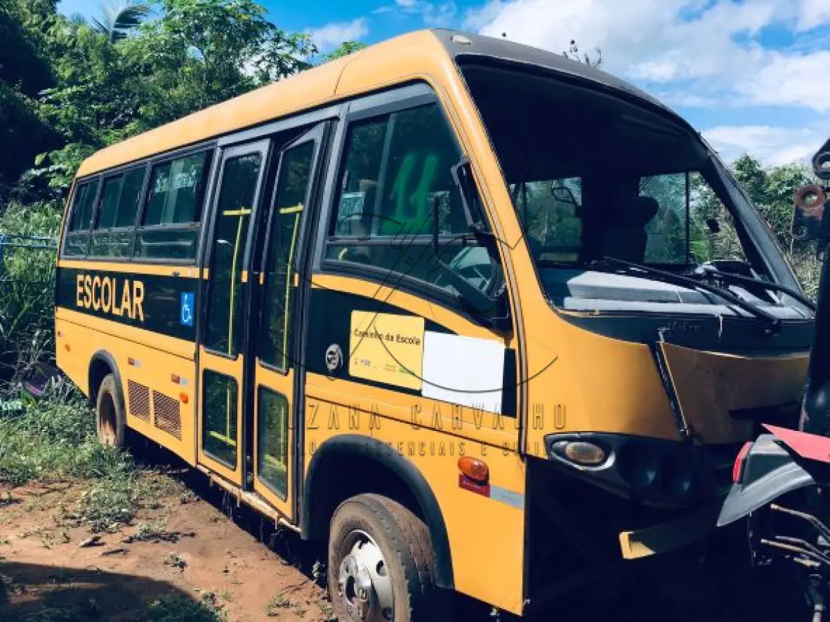 LOTE 011 - Microônibus Escolar Marcopolo/Volare V8l EO, placa OEI-4245, a diesel, ano fab/mod. 2012/2013, cor amarela, chassi 93PB54M10DC043161, Renavam 506206807. (Transferência por Declaração - S/CRV). DPVAT R$ 8,08/ MULTAS R$ 145,11