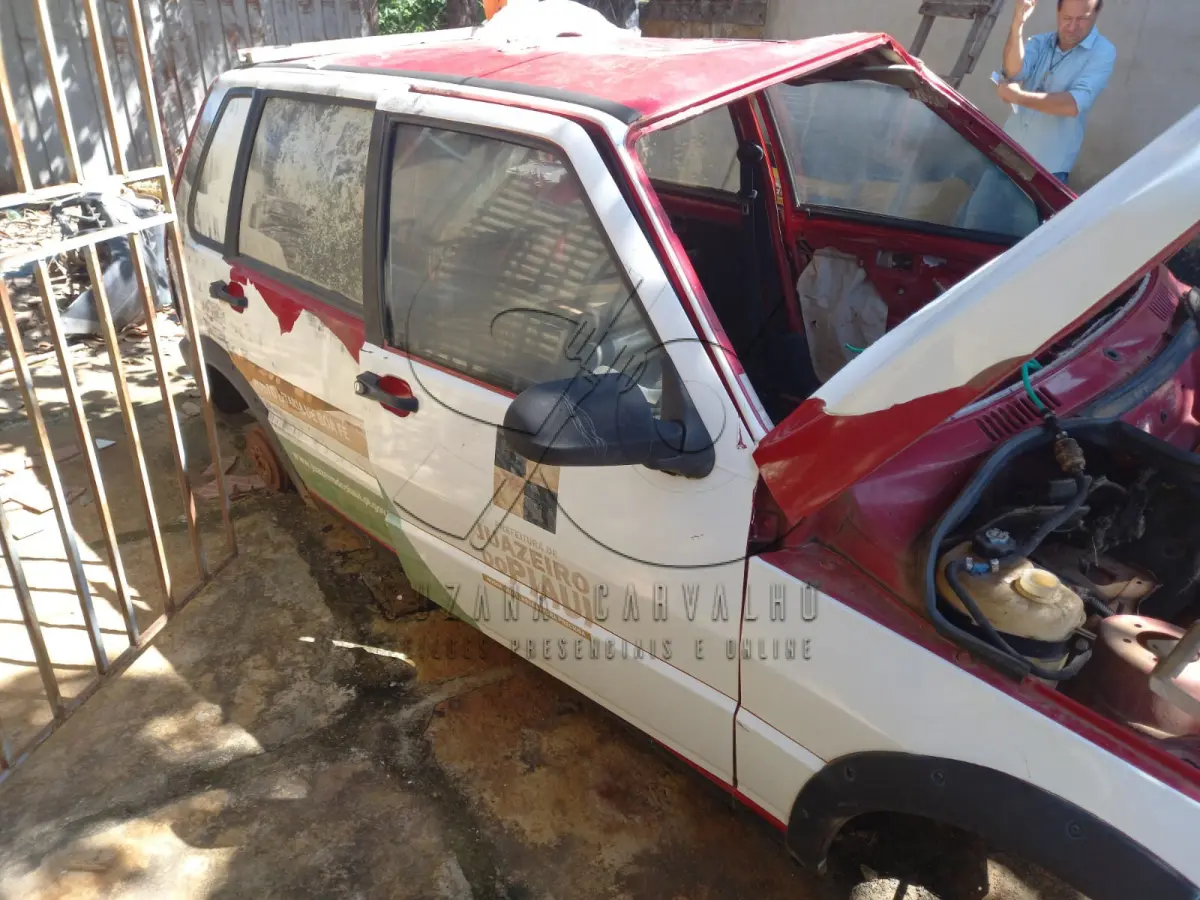 LOTE 010 - SUCATA FIAT UNO MILLE WAY