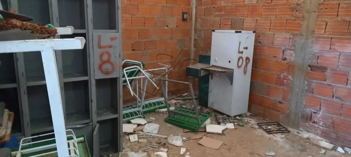 LOTE 008 - SUCATAS DIVERSAS