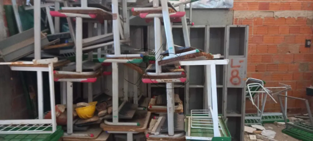 LOTE 008 - SUCATAS DIVERSAS