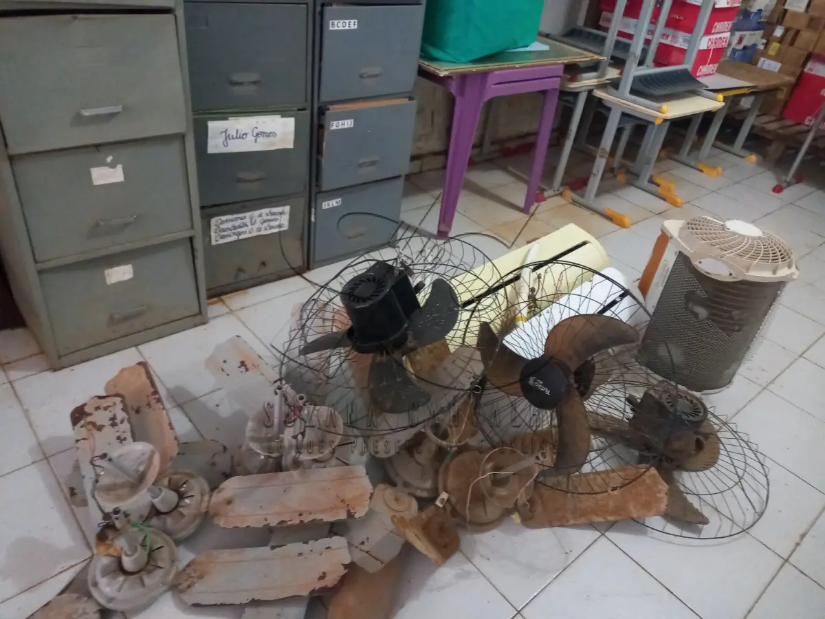 LOTE 003 - SUCATAS MOBILIÁRIOS