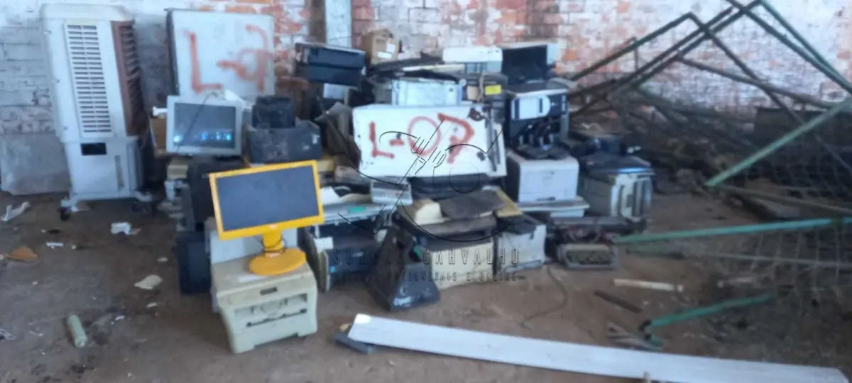 LOTE 007 - SUCATA MATERIAL INFORMÁTICA