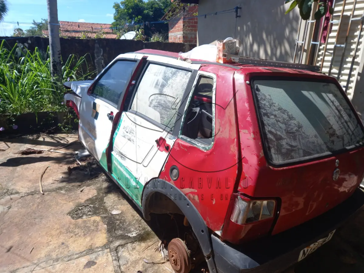 LOTE 010 - SUCATA FIAT UNO MILLE WAY