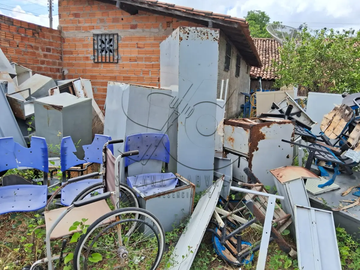 LOTE 005 - MOBILIÁRIOS