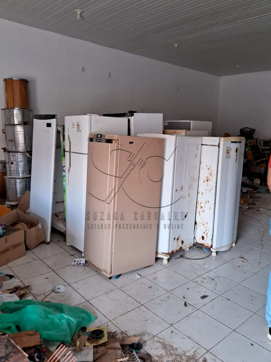 LOTE 004 - MOBILIÁRIOS