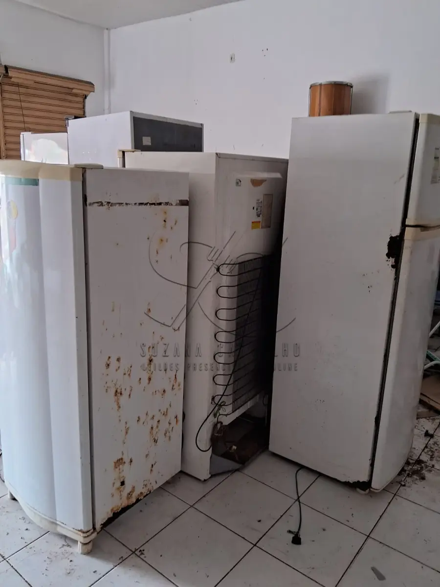 LOTE 004 - MOBILIÁRIOS