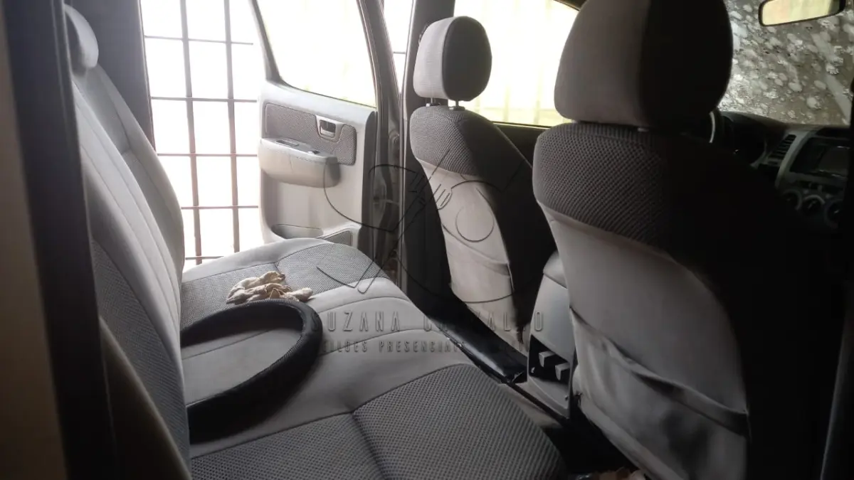 LOTE 018 - VEÍCULO TOYOTA HILLUX