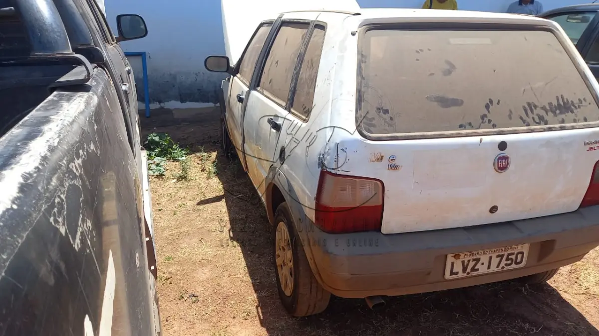 LOTE 009 - FIAT UNO