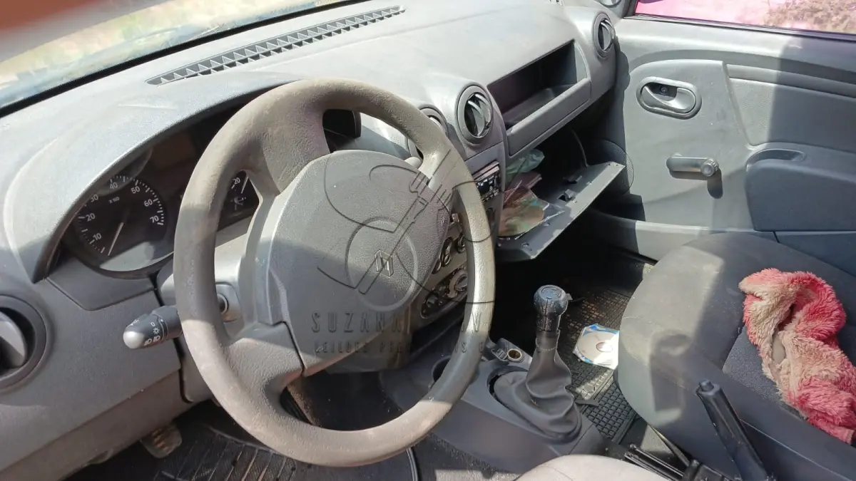 LOTE 001 - VEÍCULO RENAULT