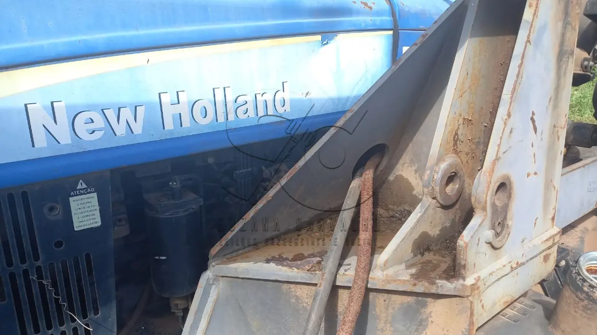 LOTE 028 - TRATOR NEW HOLLAND