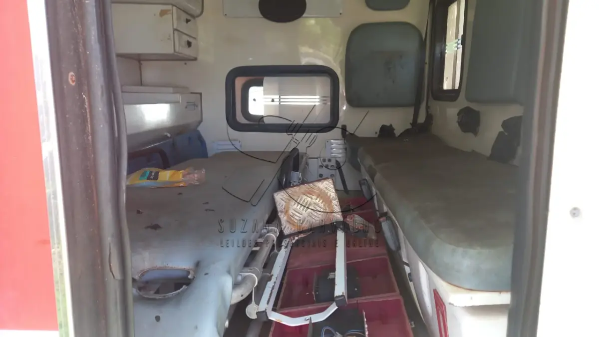 LOTE 026 - CAMIONETA AMBULÂNCIA FORD