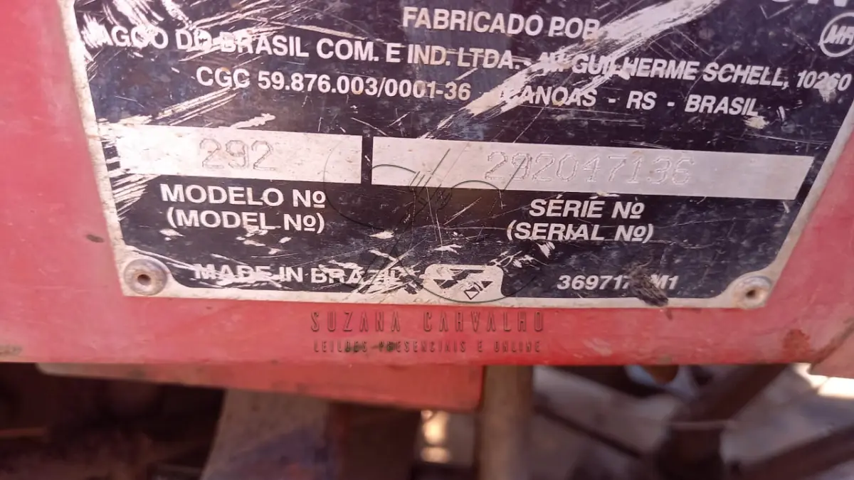 LOTE 017 - TRATOR SOBRE RODAS