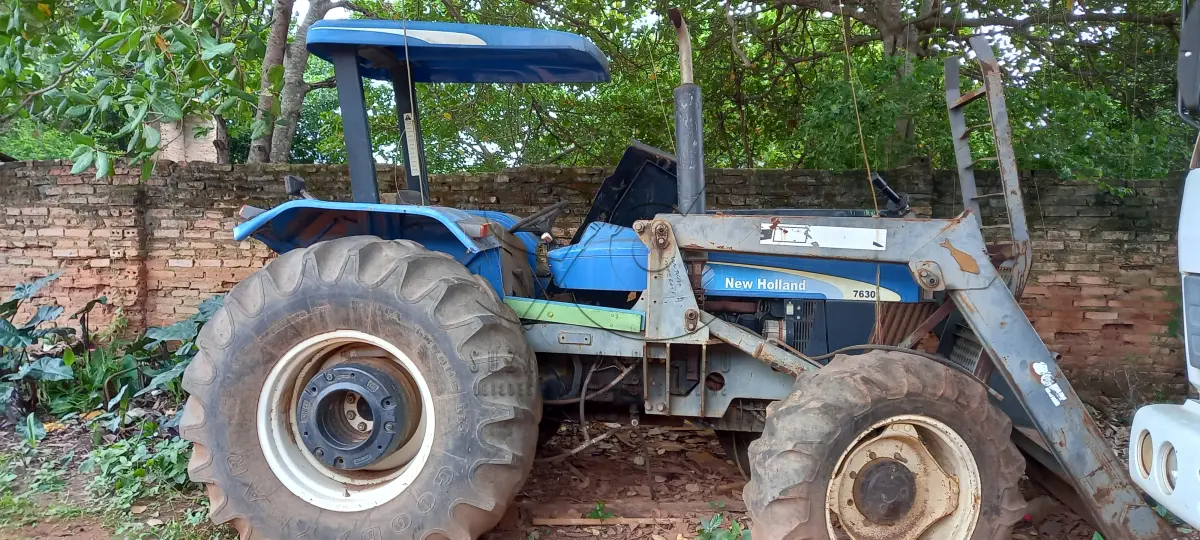 LOTE 028 - TRATOR NEW HOLLAND