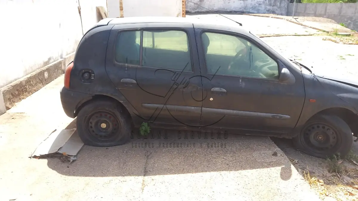 LOTE 015 - VEÍCULO RENAULT CLIO RL