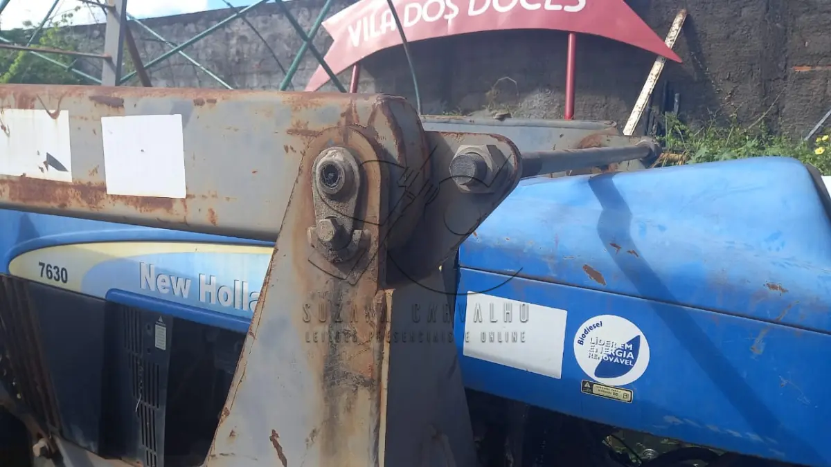 LOTE 028 - TRATOR NEW HOLLAND