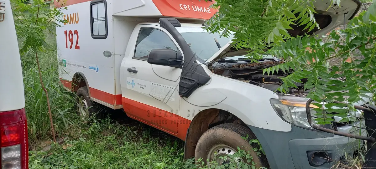 LOTE 026 - CAMIONETA AMBULÂNCIA FORD