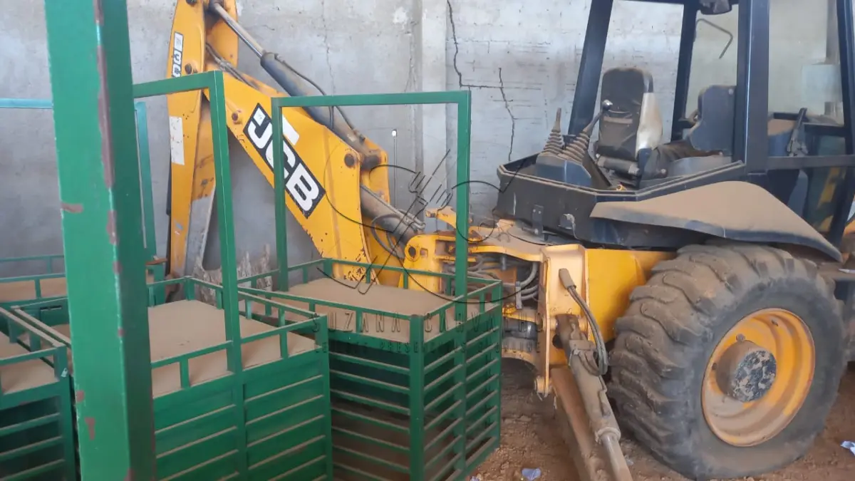 LOTE 032 - RETROESCAVADEIRA