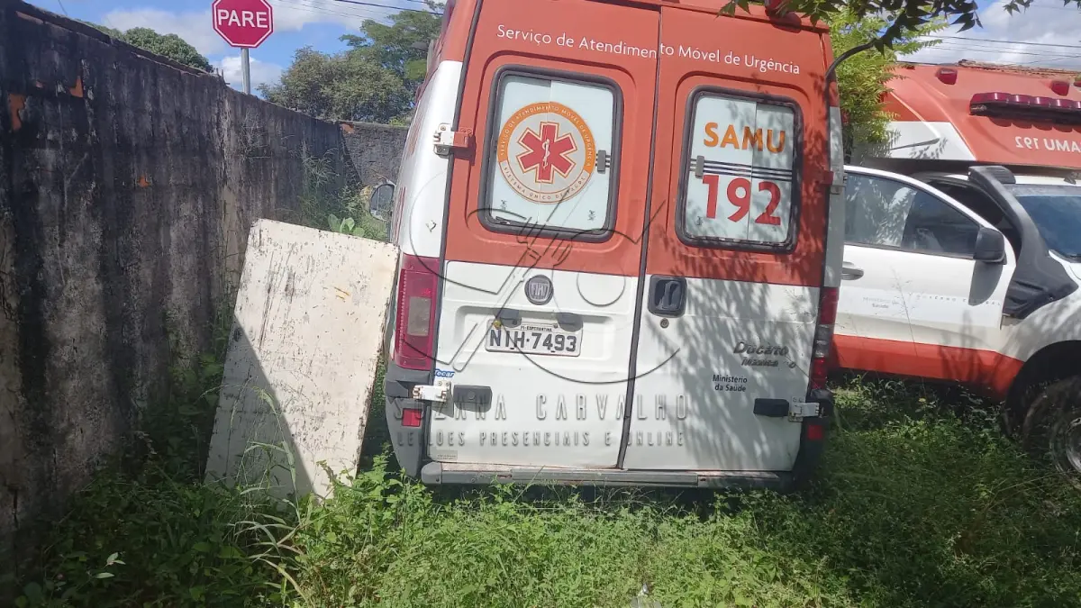 LOTE 025 - CAMIONETA AMBULÂNCIA FIAT