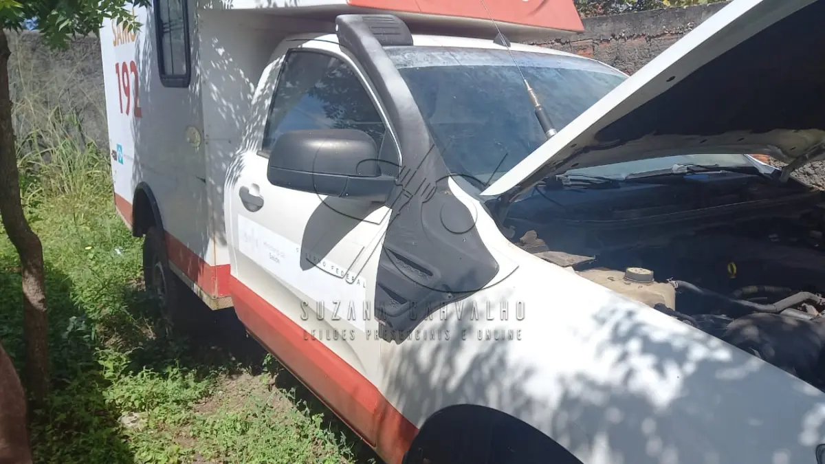 LOTE 026 - CAMIONETA AMBULÂNCIA FORD