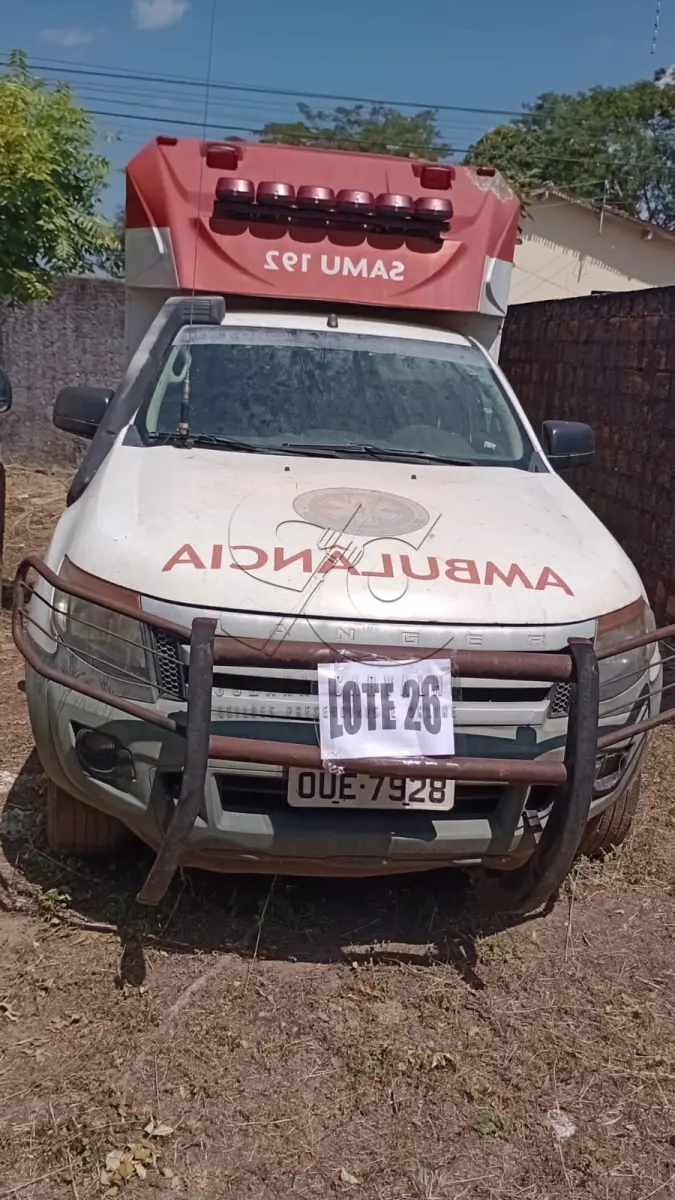 LOTE 026 - CAMIONETA AMBULÂNCIA FORD