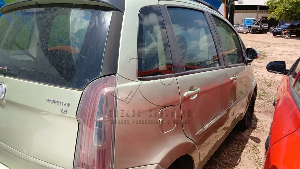 LOTE 011 - FIAT IDEA ATTRACTIVE 2011