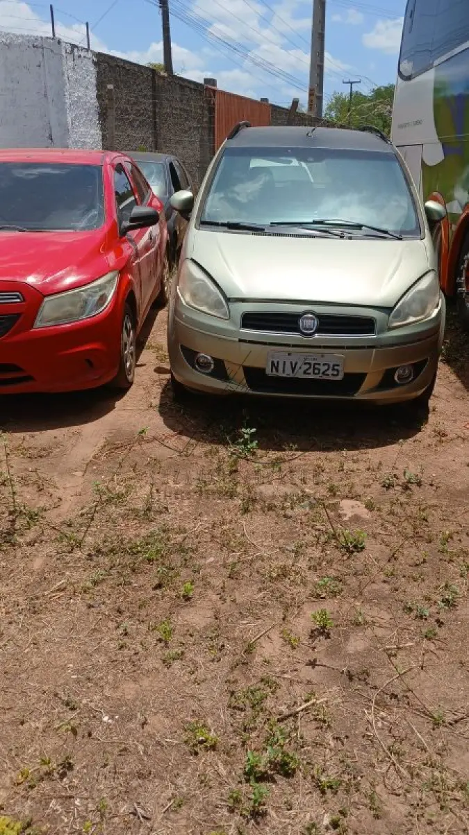 LOTE 011 - FIAT IDEA ATTRACTIVE 2011