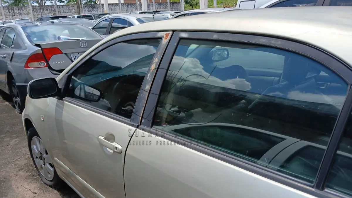 LOTE 002 - TOYOTA COROLLA