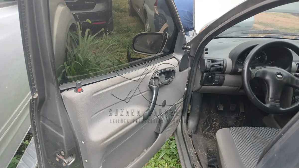 LOTE 003 - CHEV CLASSIC LS