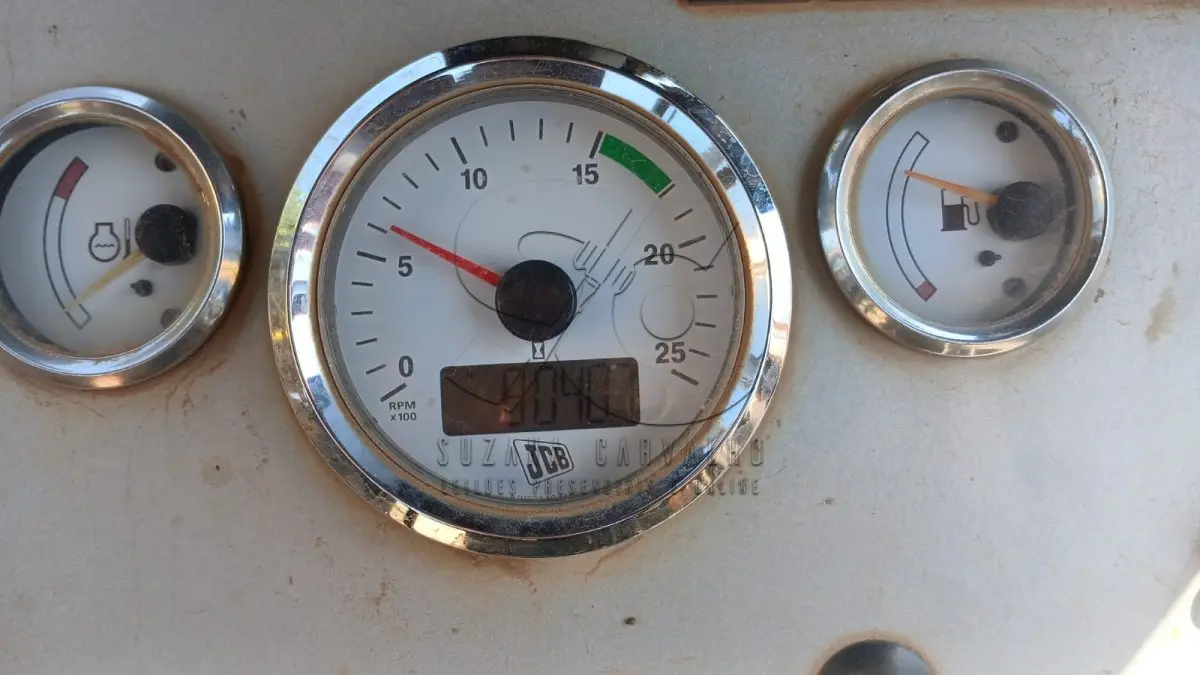 LOTE 005 - RETROESCAVADEIRA JCB