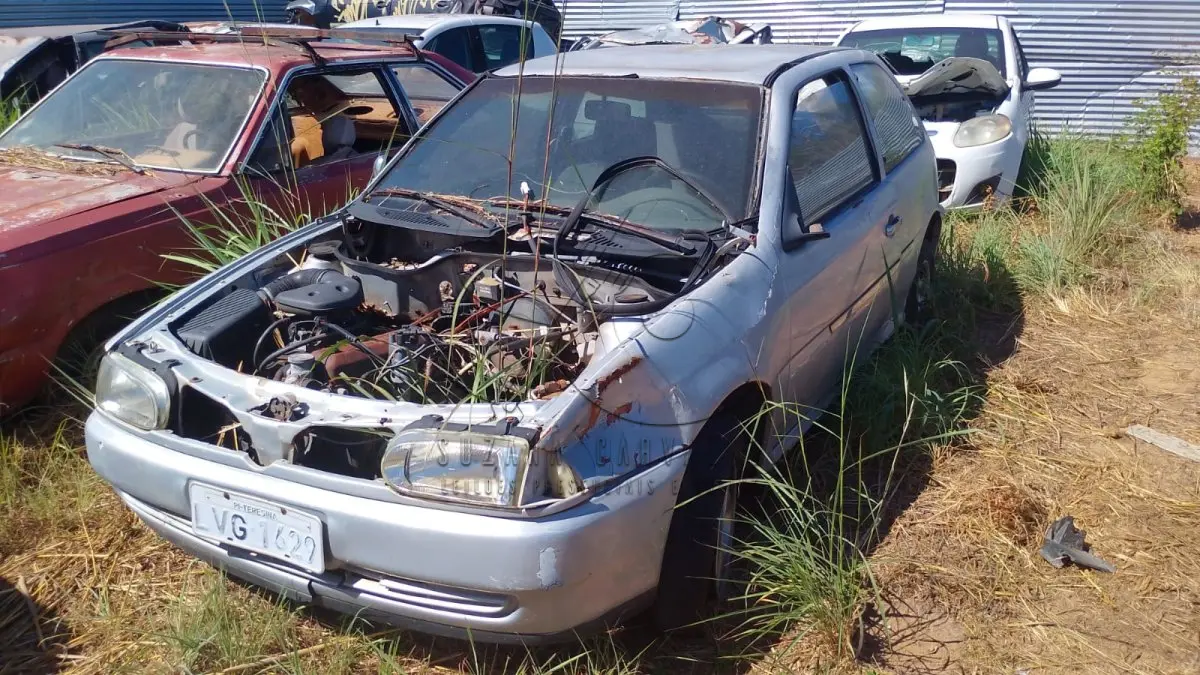 LOTE 012 - SUCATA VW GOL 1000I 1995