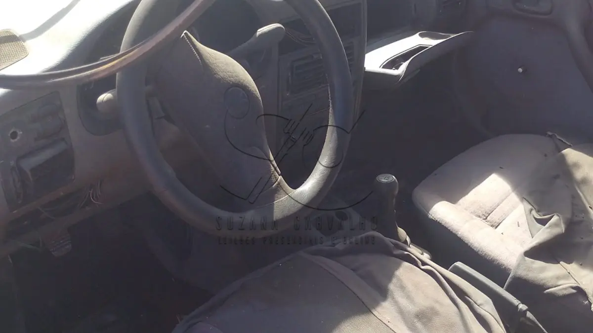 LOTE 012 - SUCATA VW GOL 1000I 1995