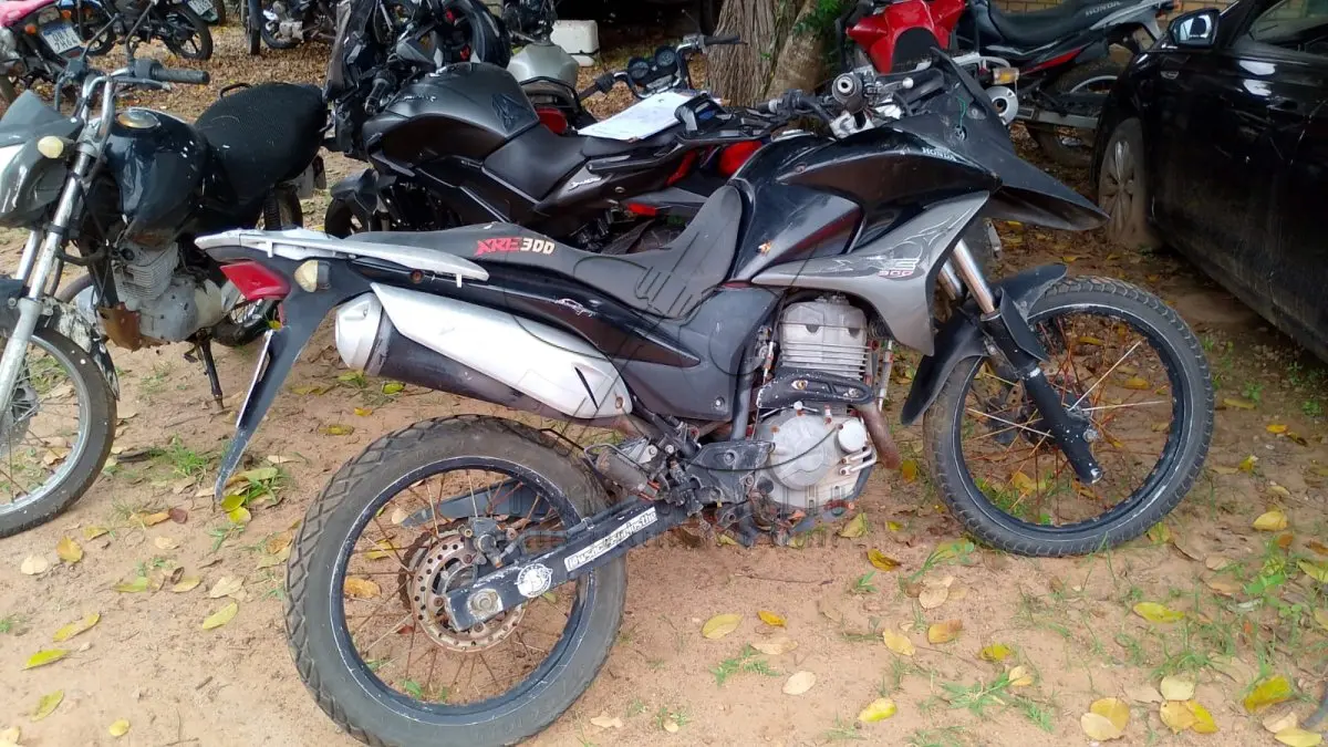 LOTE 004 - HONDA XRE 300 2010