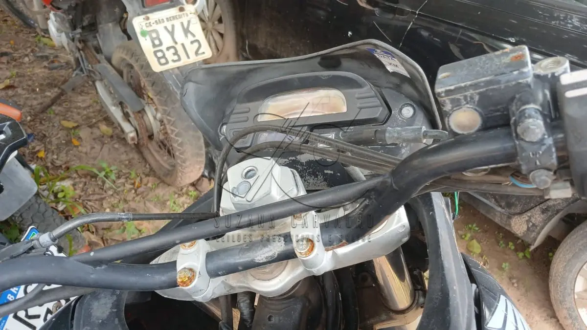 LOTE 004 - HONDA XRE 300 2010