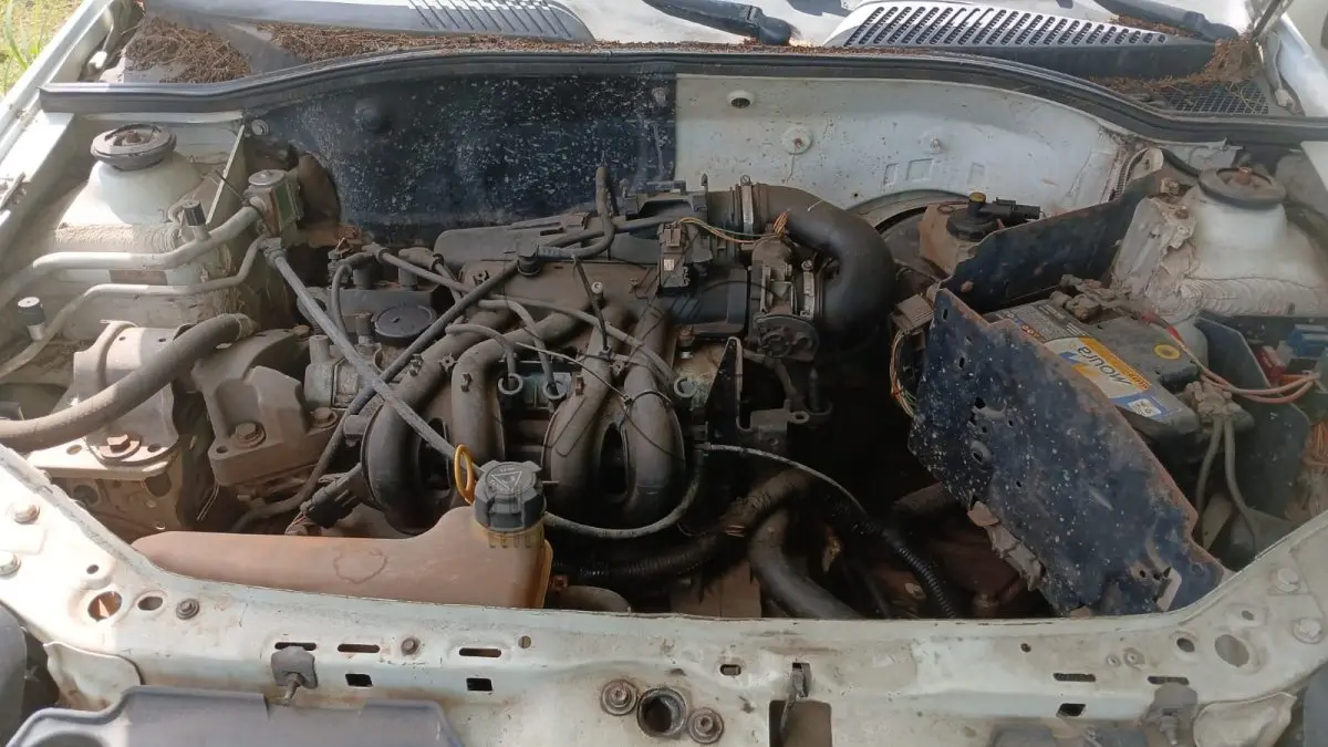 LOTE 001 - SUCATA RENAULT CLIO 2001