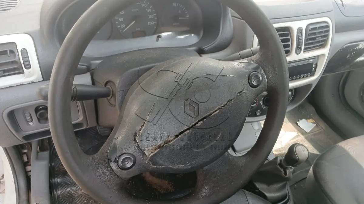 LOTE 001 - SUCATA RENAULT CLIO 2001