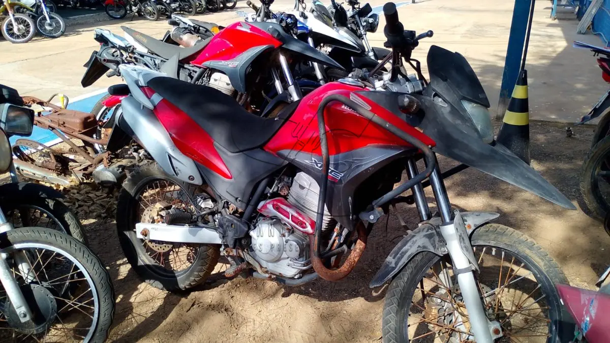 LOTE 006 - HONDA XRE 300 2009/2010