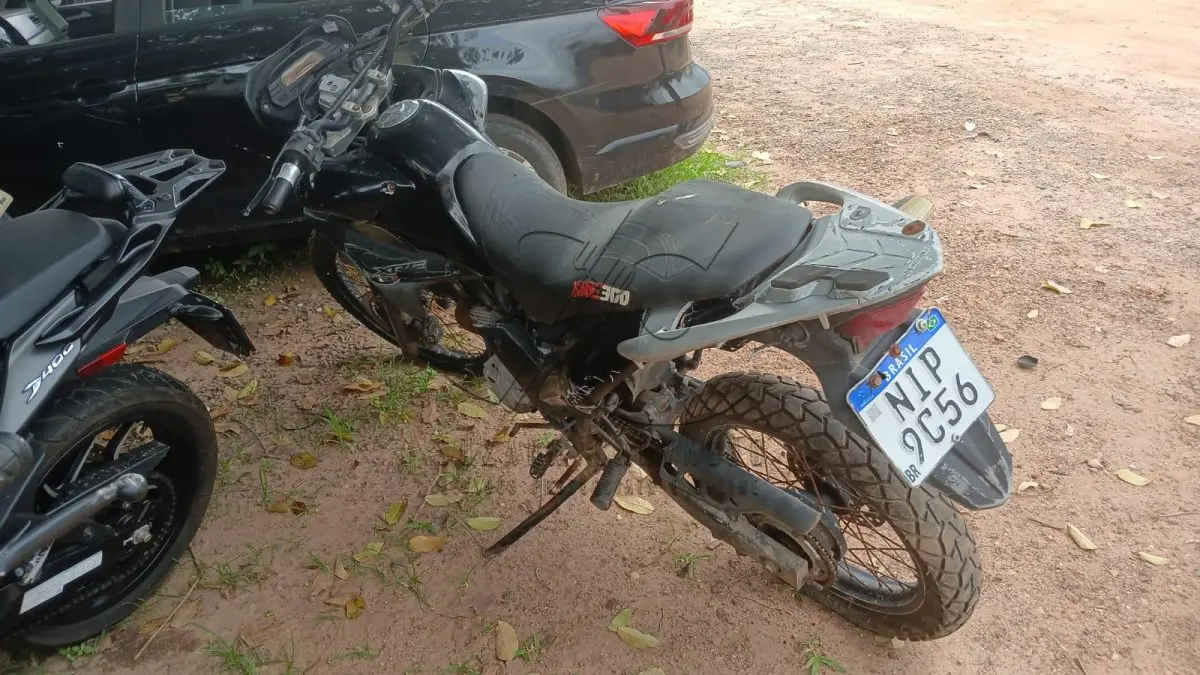 LOTE 004 - HONDA XRE 300 2010