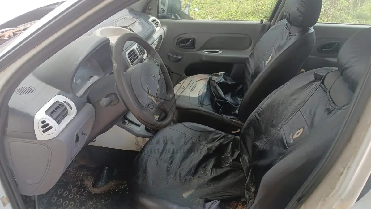 LOTE 001 - SUCATA RENAULT CLIO 2001