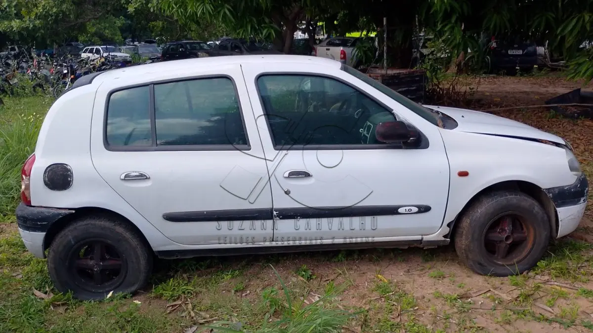 LOTE 001 - SUCATA RENAULT CLIO 2001