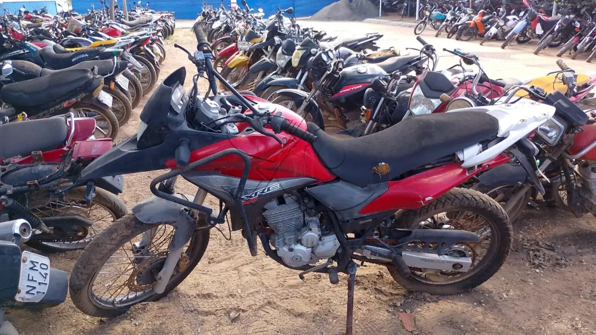 LOTE 006 - HONDA XRE 300 2009/2010